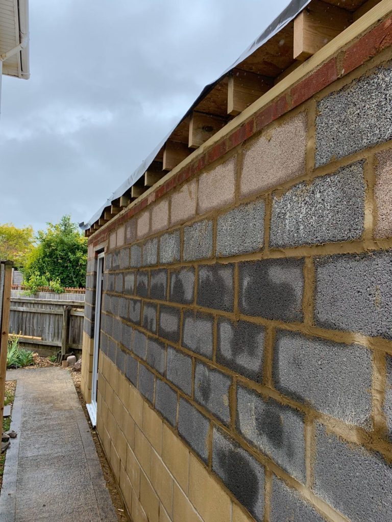 Spray rendered garage in Melksham