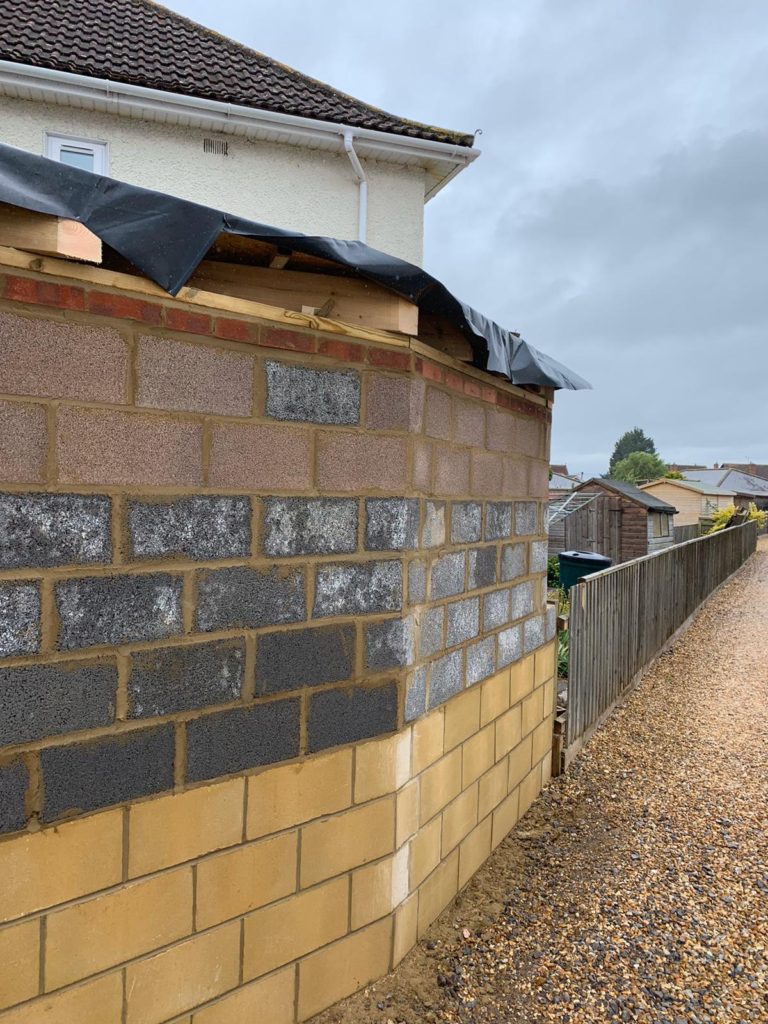 Spray rendered garage in Melksham